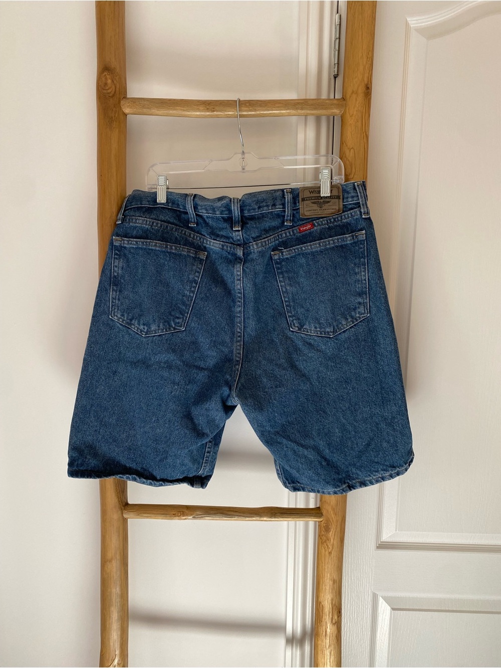 Wrangler Denim Shorts Men’s Size 36 Blue Dark Wash Relaxed Fit Rugged Workwear